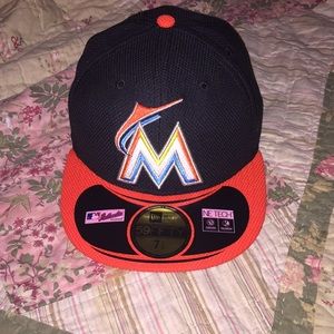 New WOT Fitted  Marlins baseball cap. Size 71/8